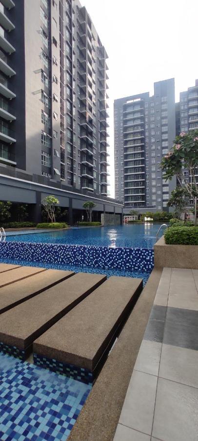 Bukit Rimau Instagrammable 2 Bedroom Apartment With Pool View Up To 5 Pax Shah Alam Exterior photo